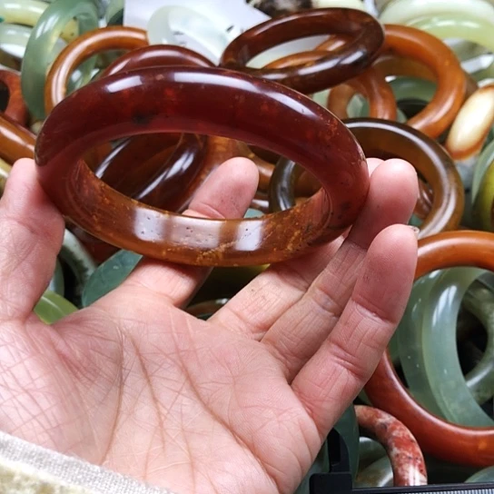 蛇纹石玉手镯未镶嵌兜**妈