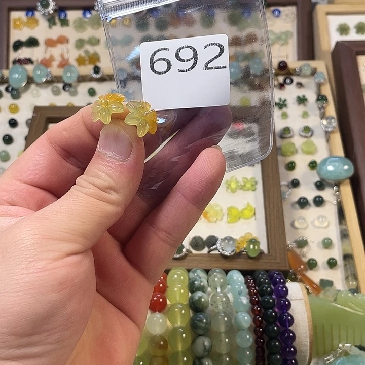 蛇纹石玉合金耳钉