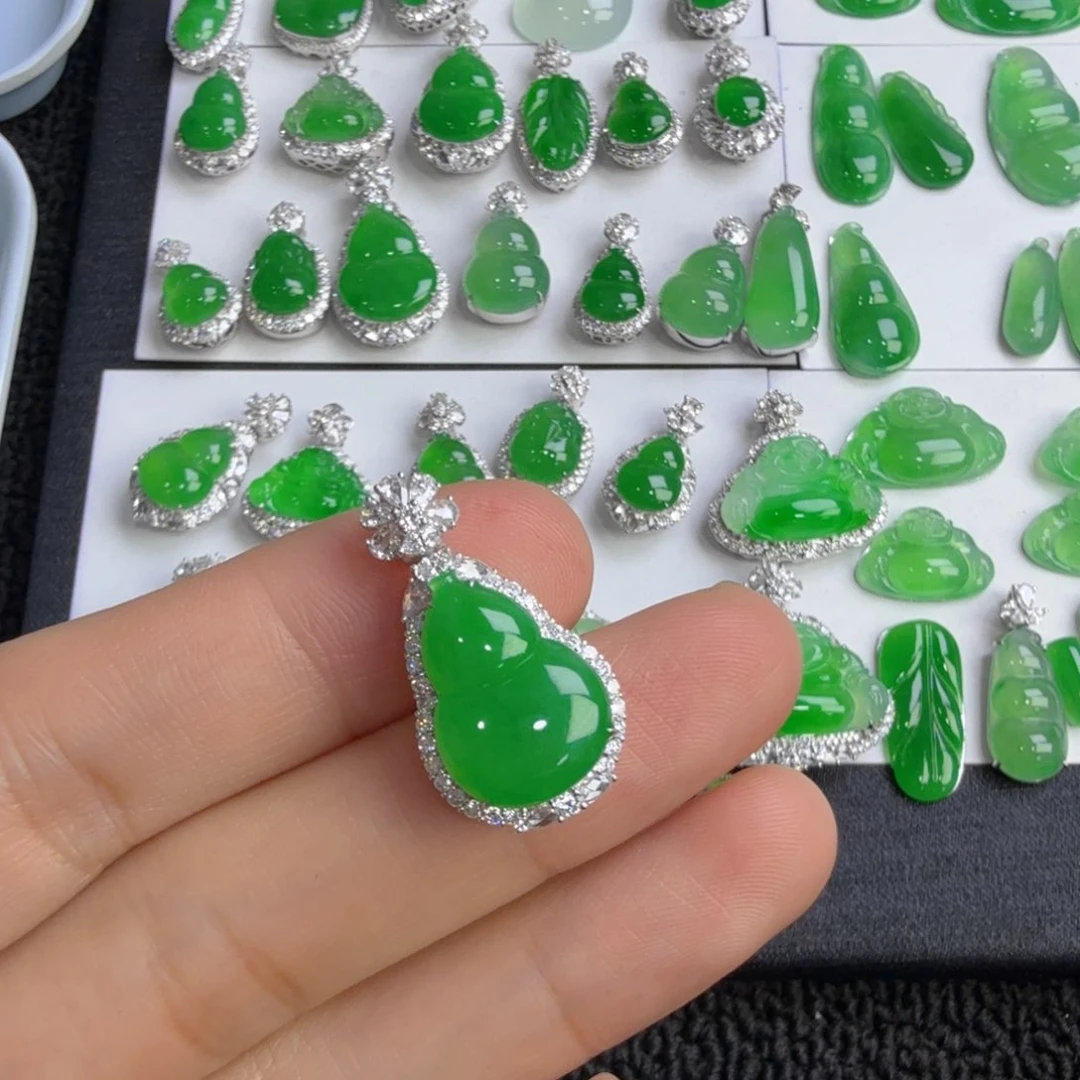 吊坠(不含链)18K金镶嵌翡翠葫芦