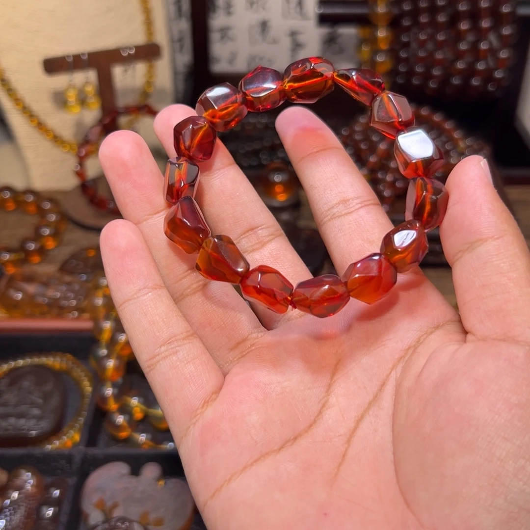 琥珀未镶嵌颈饰14.3克血珀随形手串