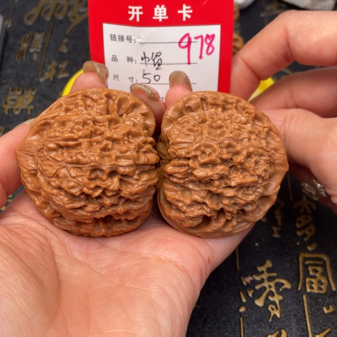 桃核吊坠文玩的时候