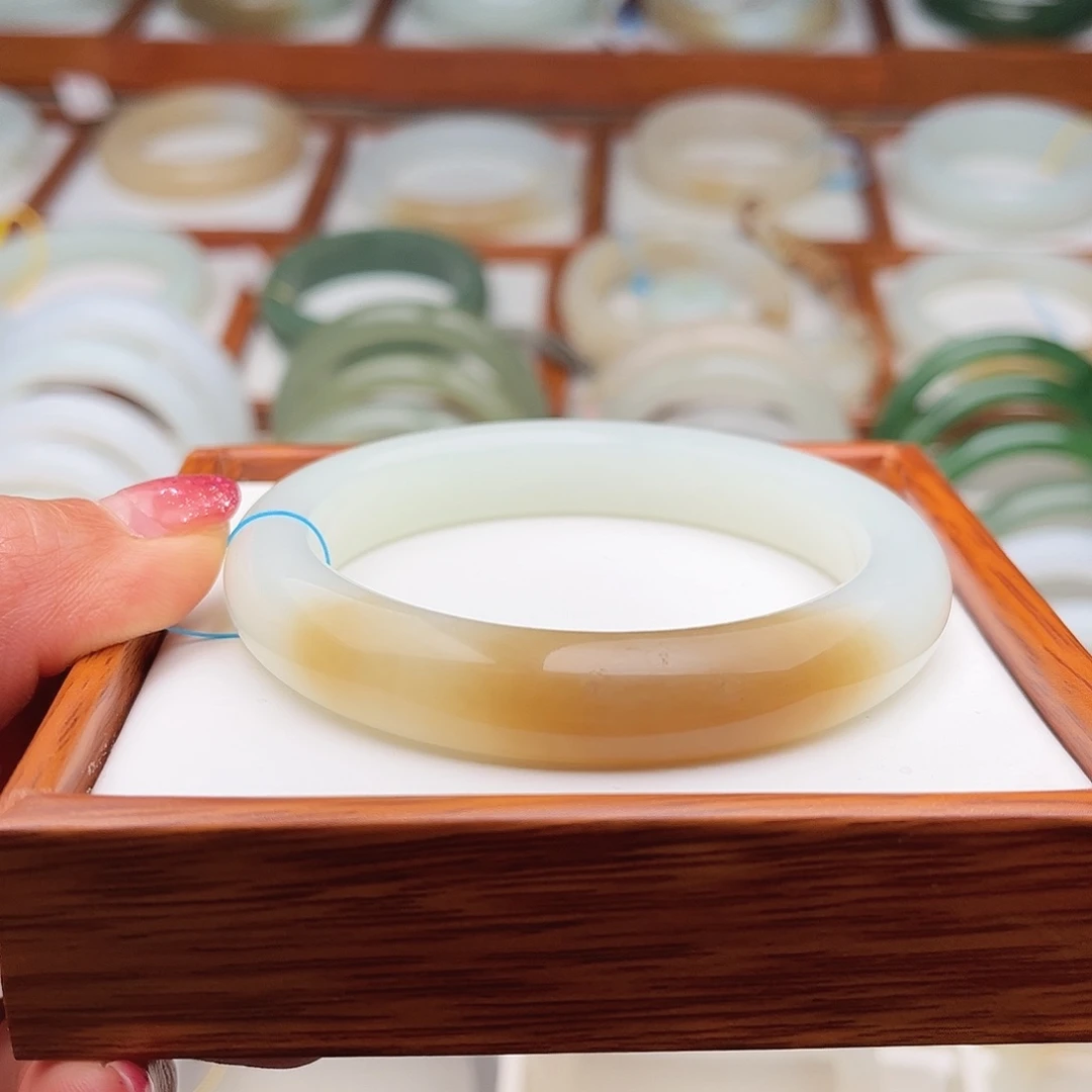 和田玉未镶嵌手镯58