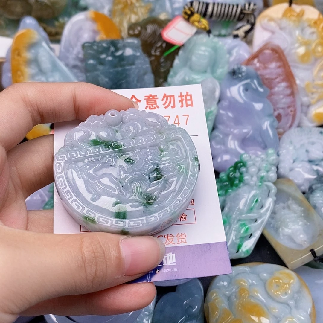 吊坠(不含链)未镶嵌翡翠