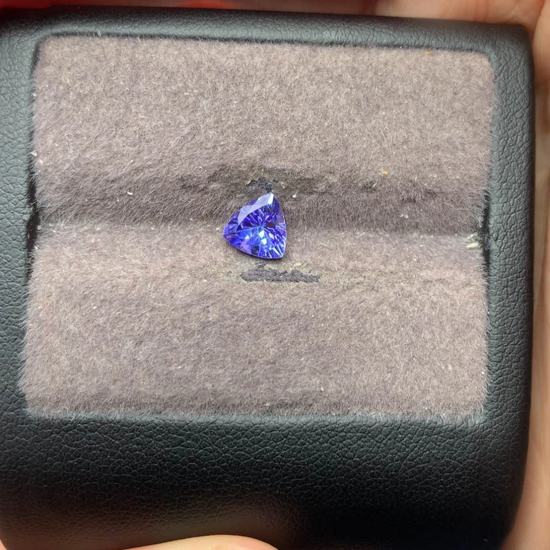 未镶嵌裸石坦桑石1ct