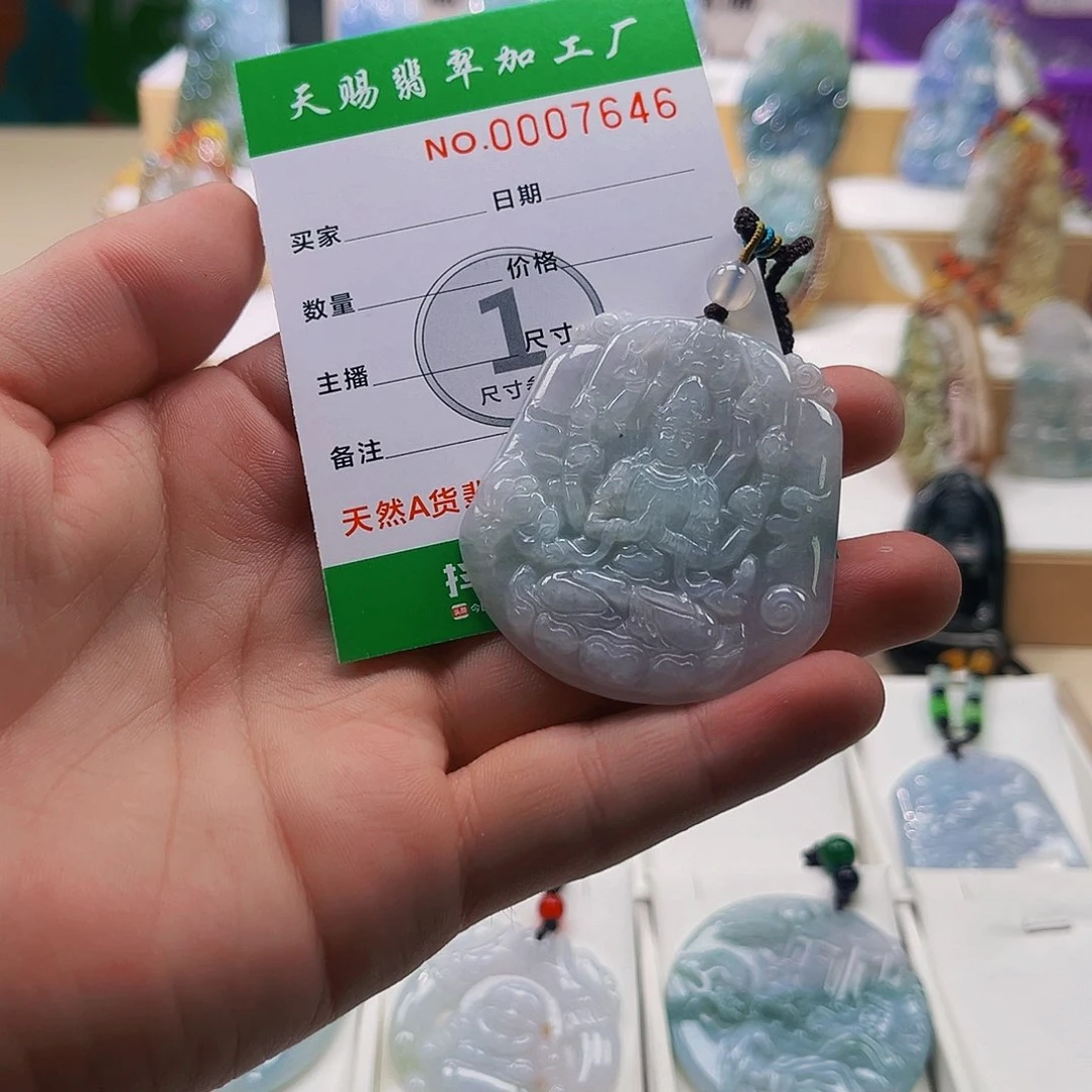 翡翠未镶嵌颈饰屋****?