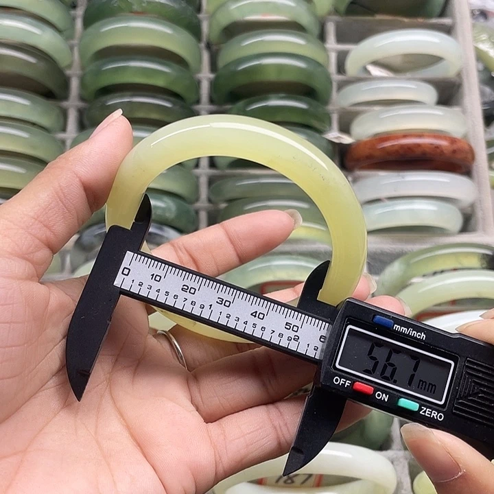 蛇纹石玉未镶嵌手镯191