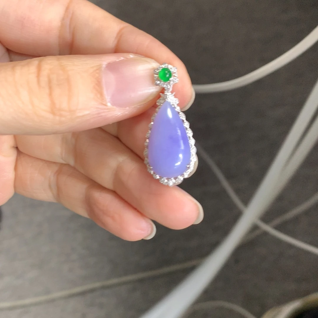 翡翠颈饰18K金镶嵌翡翠