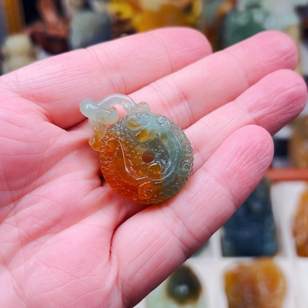 蛇纹石玉未镶嵌颈饰