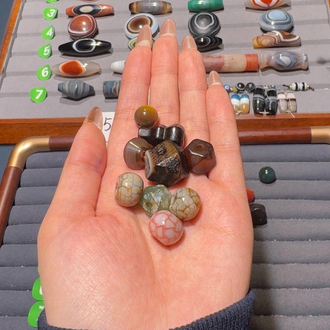 自***宝玛瑙/玉髓未镶嵌珠宝半成品