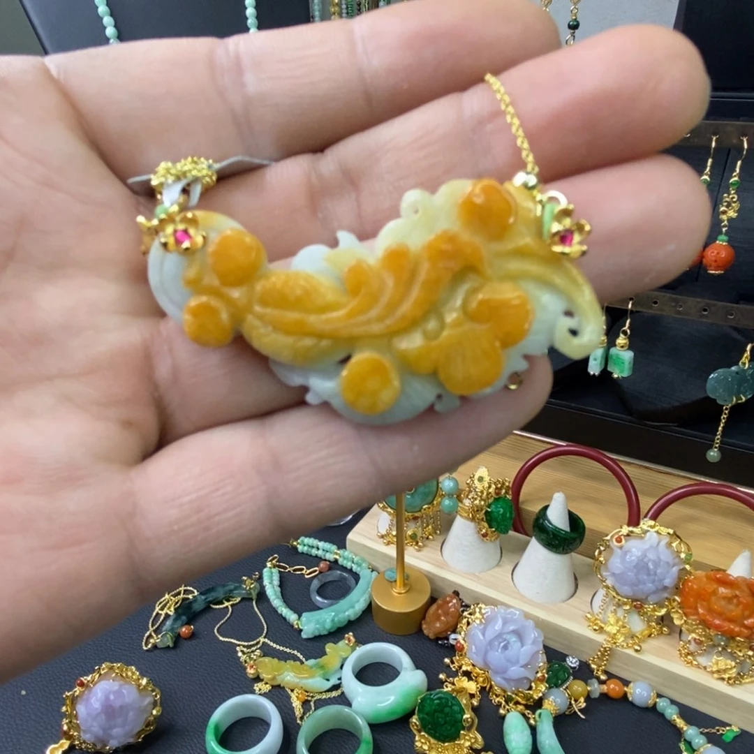 颈饰未镶嵌翡翠吊坠