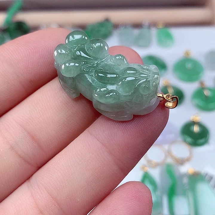 颈饰未镶嵌翡翠吊坠