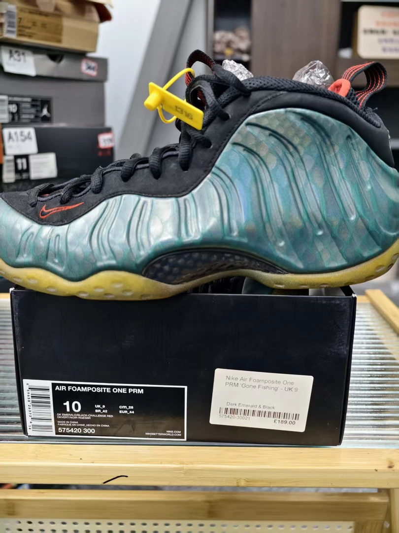 Nike  喷泡 全新原盒  44码  11月20  A4 孙