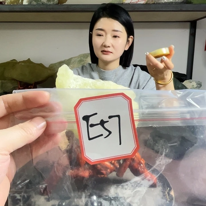 开***乐蛇纹石玉未镶嵌珠宝奇石