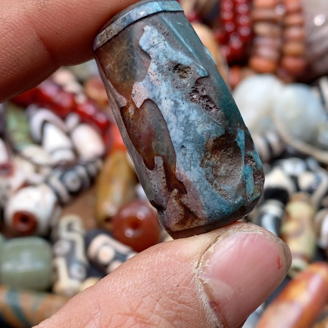 DIY琉璃珠子的颜色是蓝色的还是