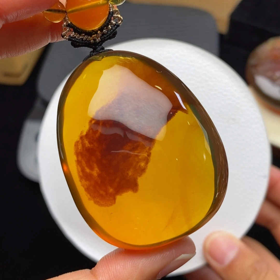 琥珀未镶嵌颈饰38.9克