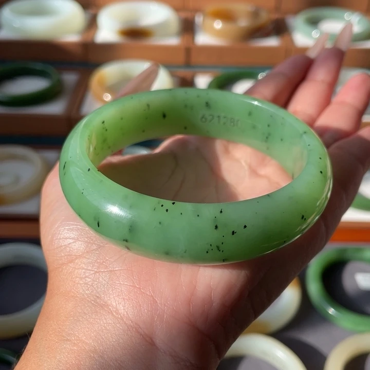 未镶嵌手镯和田玉62