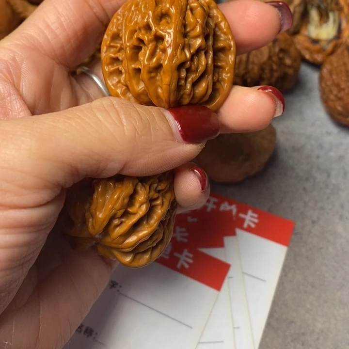 ****H文玩核桃把件霞云岭