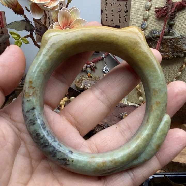 未镶嵌岫岩河磨玉（透闪石质玉）挂件小***！