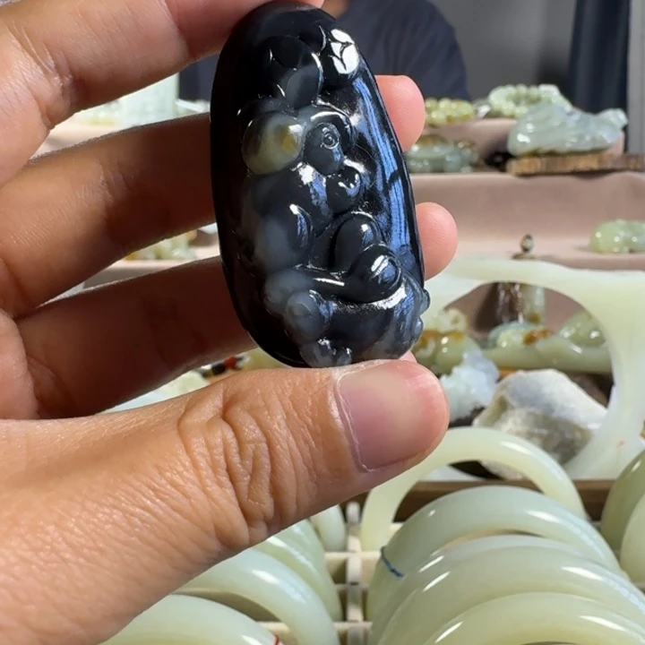 颈饰未镶嵌和田玉（糖玉）