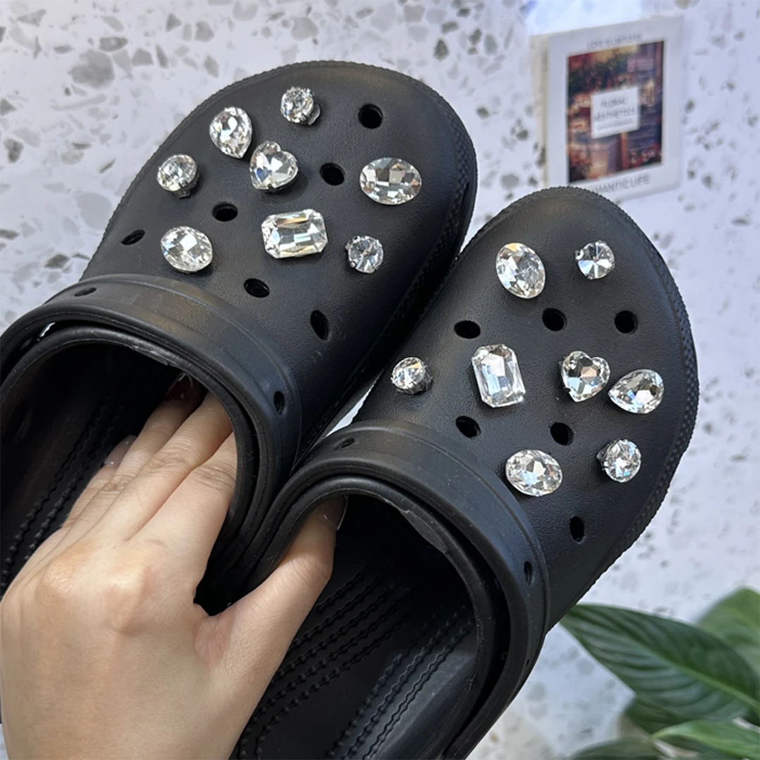 洞洞鞋水钻鞋花洞洞鞋装饰配件适配crocs卡扣蝴蝶高级感可拆卸