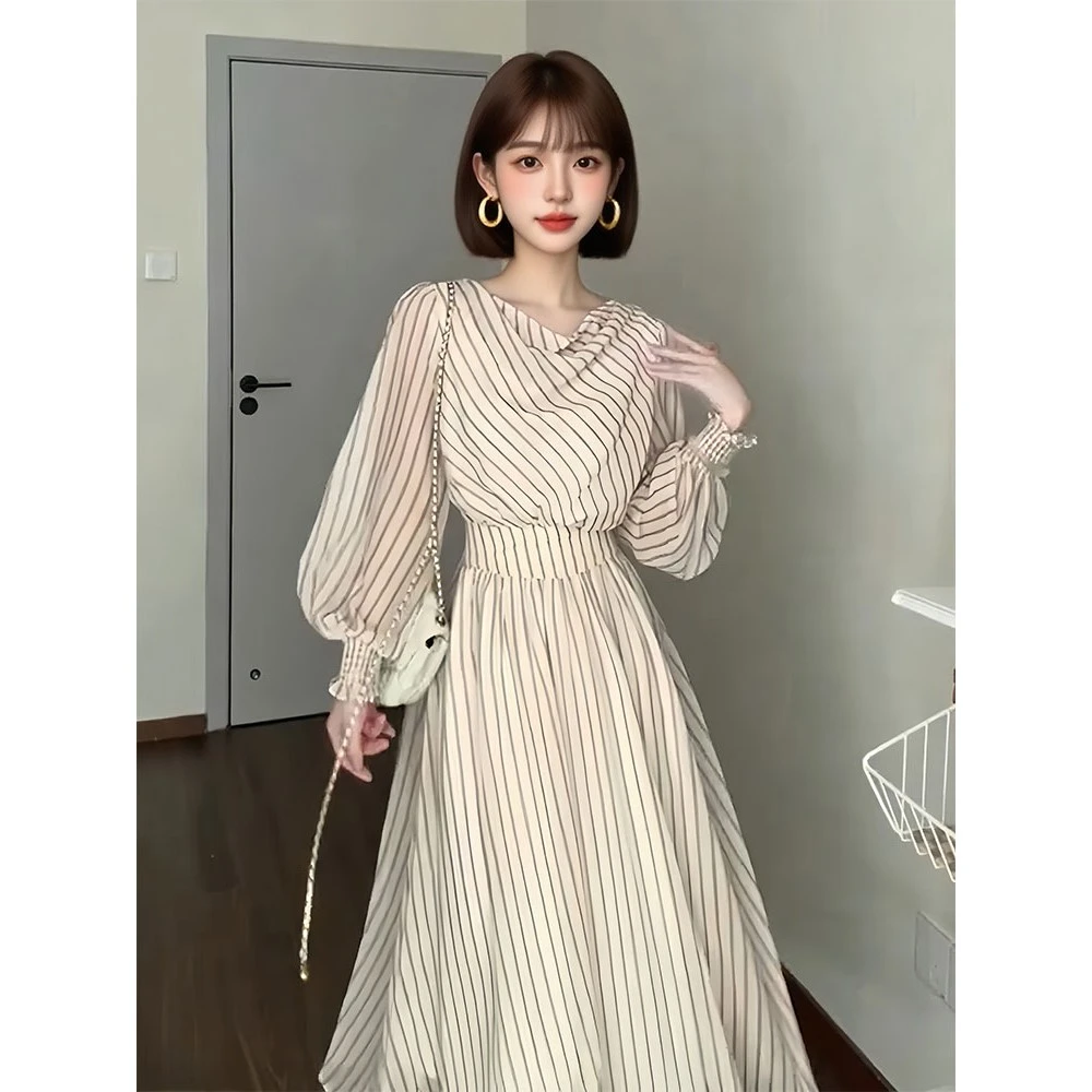 法式荡领条纹长袖连衣裙女2025新款秋季绝美大方得体收腰显瘦长裙
