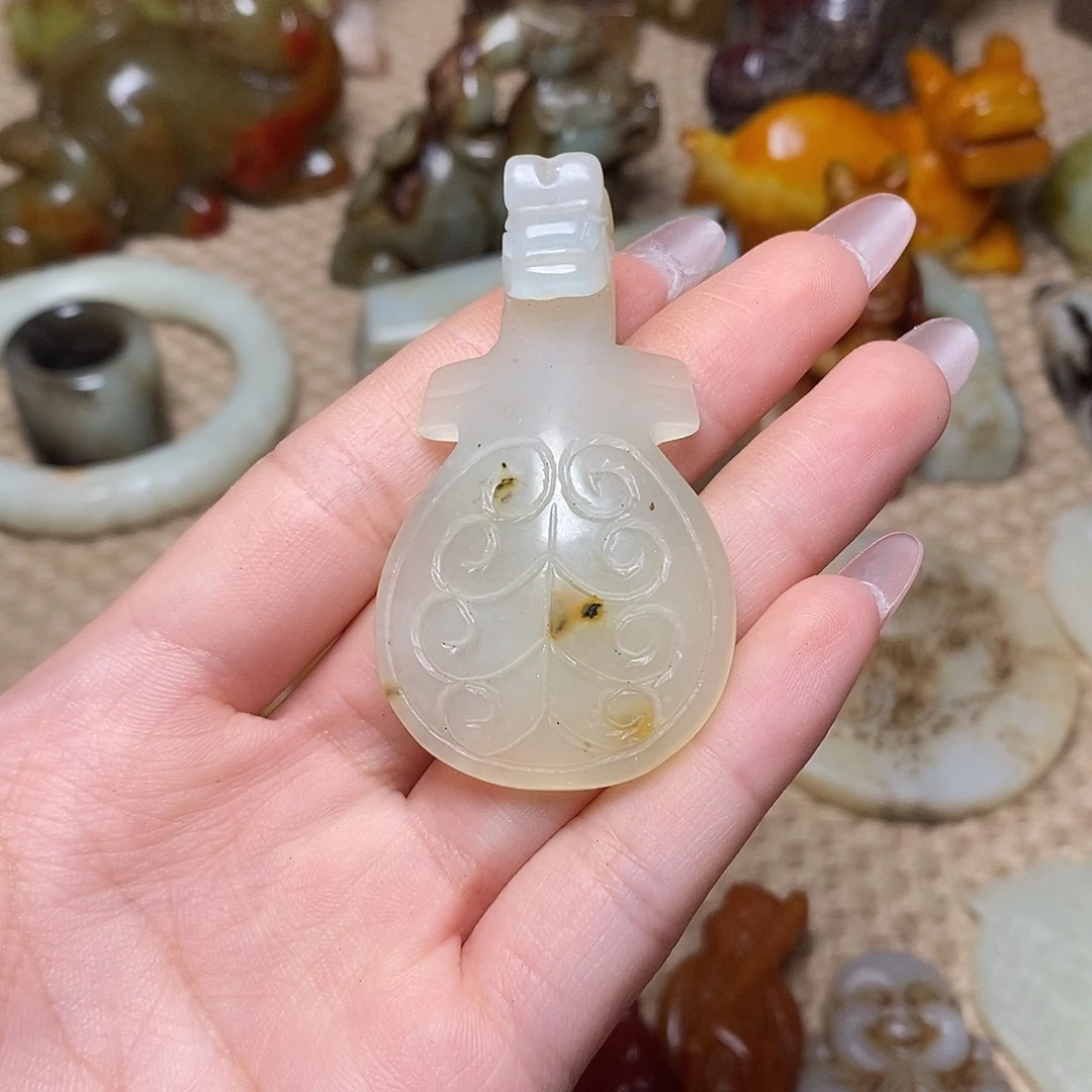未镶嵌蛇纹石玉颈饰