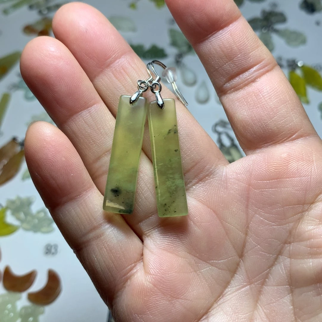 蛇纹石玉耳饰未镶嵌