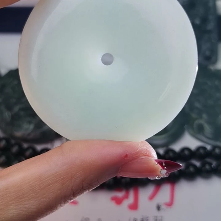 翡翠颈饰未镶嵌天然的A货翡翠多样性发货