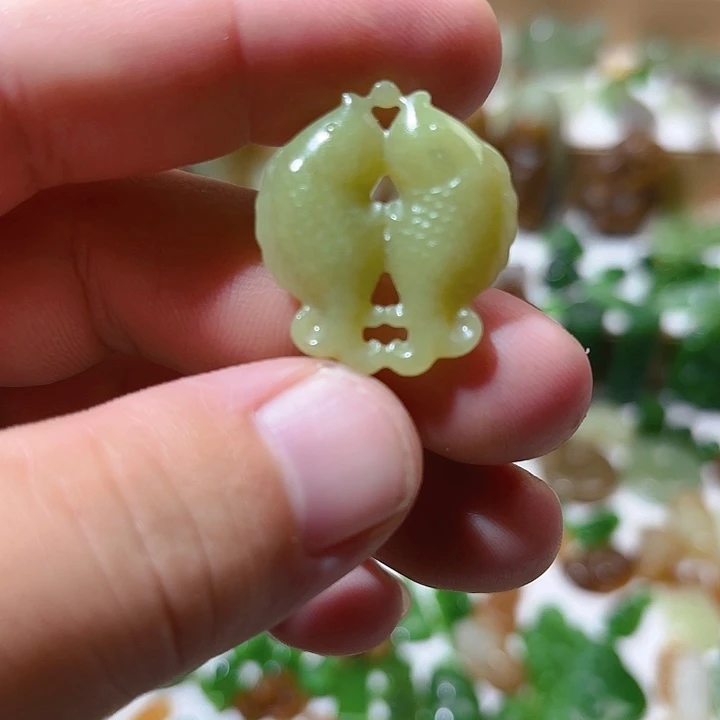颈饰未镶嵌和田玉（黄玉）