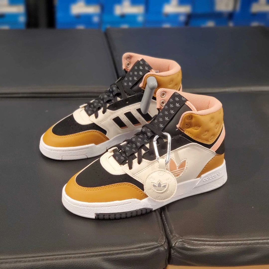 【有瑕疵】阿迪达斯Adidas三叶草女子高帮休闲运动皮面板鞋GX8817