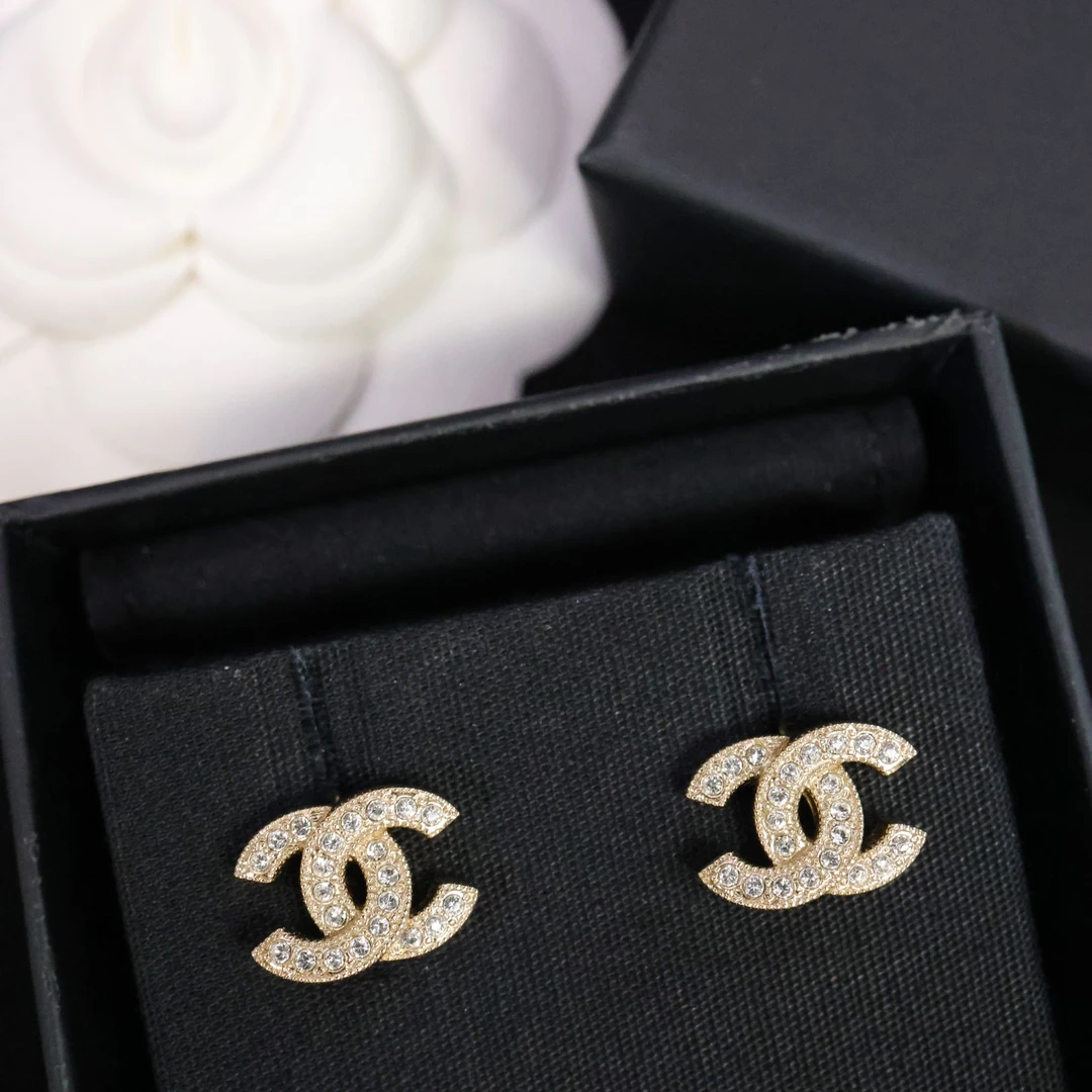 未使用 Chanel/香奈儿 金色满钻小号双C耳钉 06159