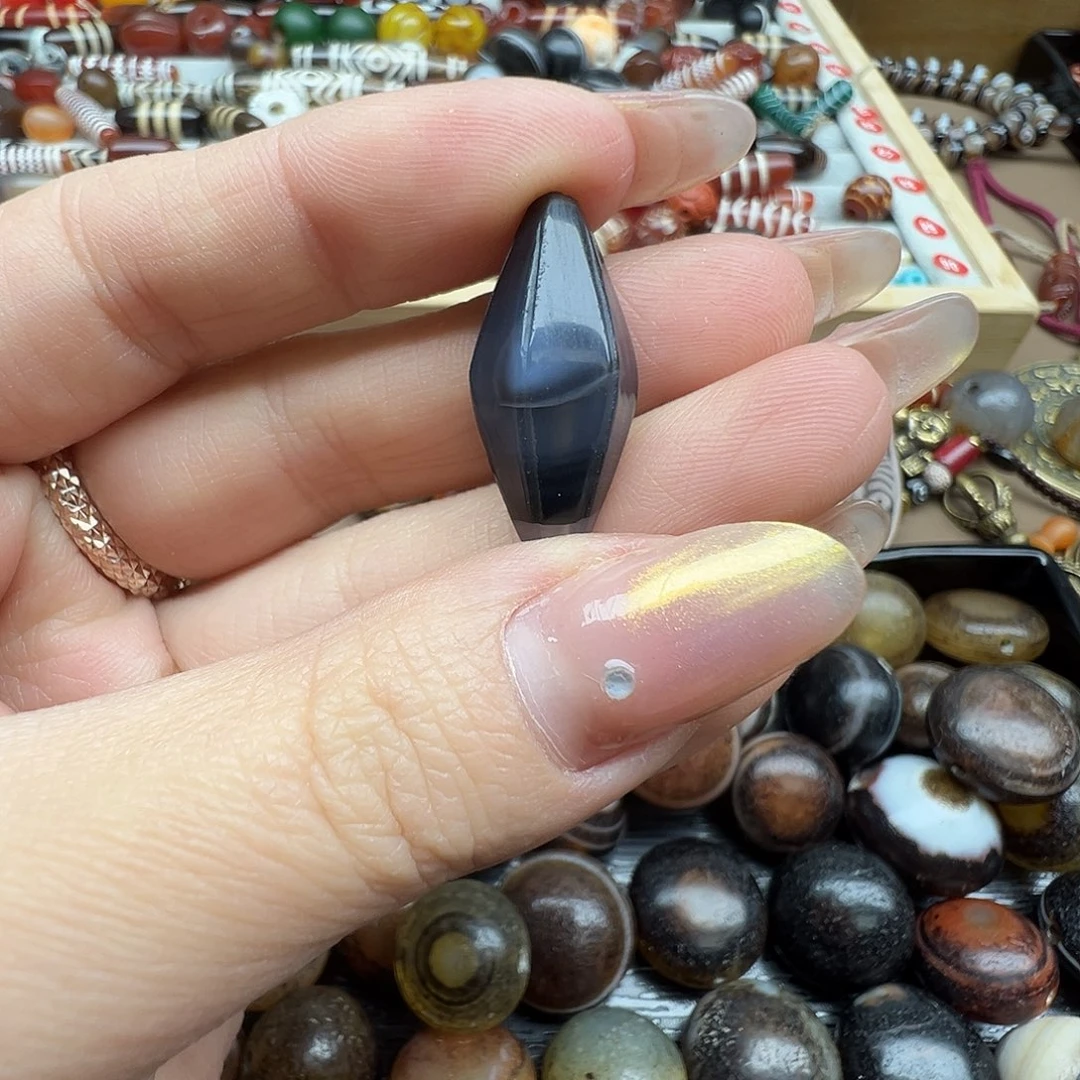 宝***姐玛瑙/玉髓未镶嵌珠宝半成品