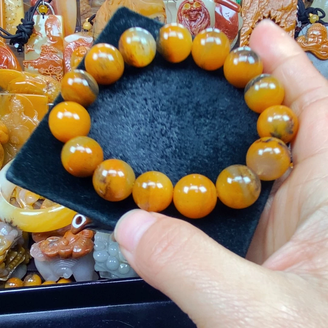 未镶嵌石英质玉（黄龙玉）颈饰