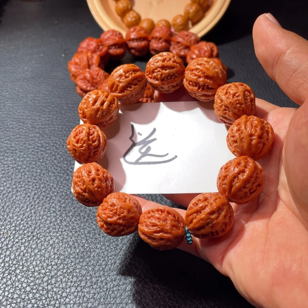 Γ***_文玩核桃手串礼物