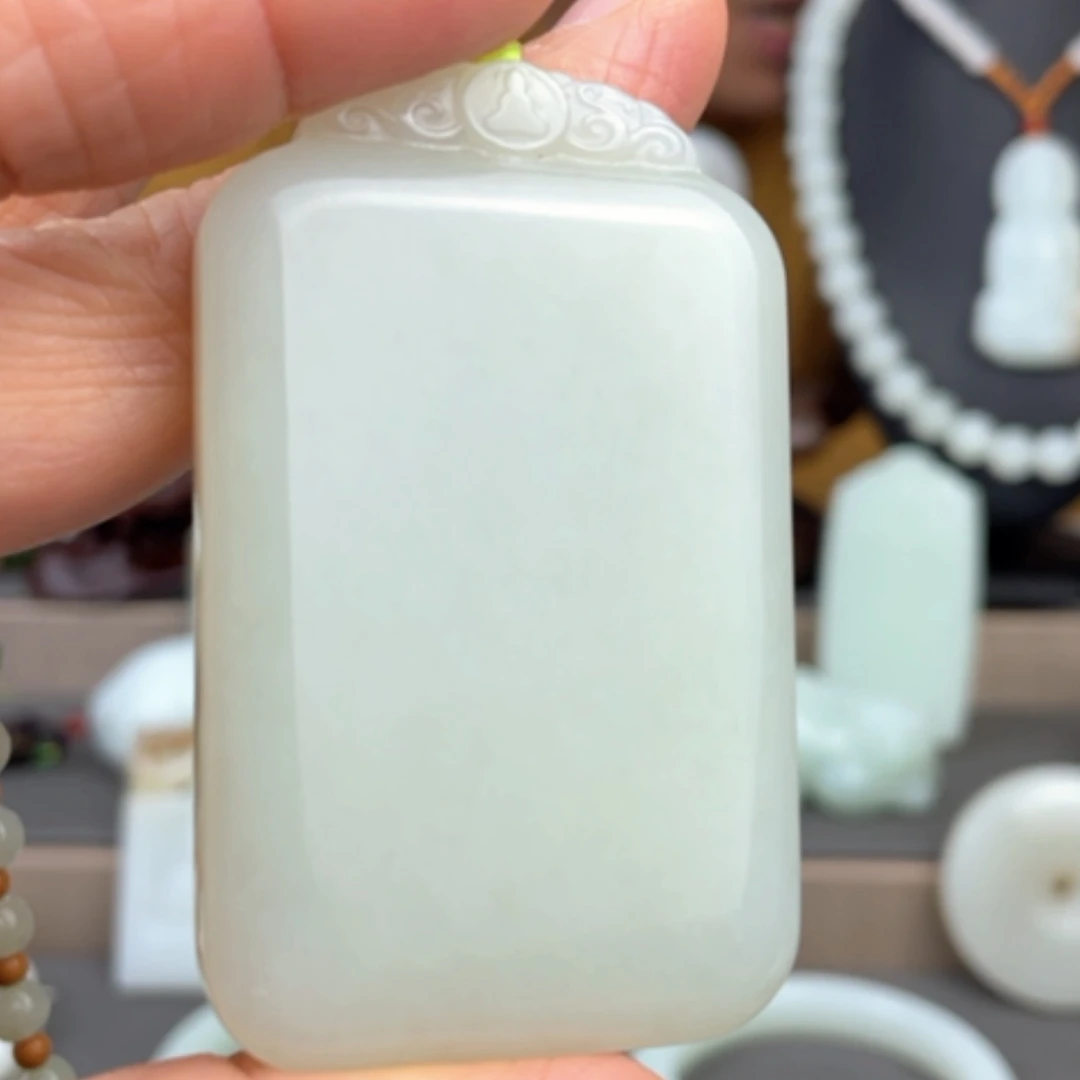 【闪购商品】颈饰未镶嵌和田玉