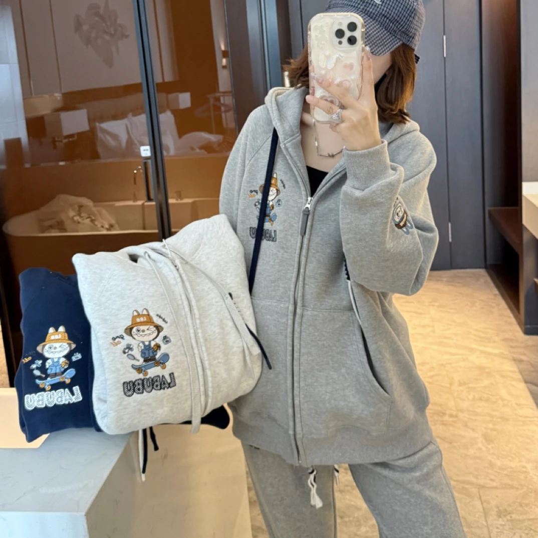 8816拉不不刺绣加绒加厚重工刺绣连帽开衫外套女拉链款外套宽松潮