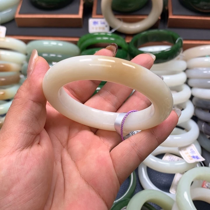 【闪购商品】未镶嵌手镯和田玉