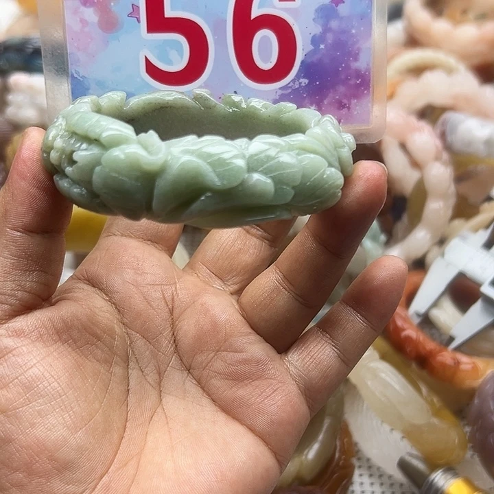 未镶嵌手镯石英岩玉
