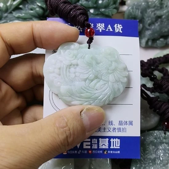 翡翠未镶嵌颈饰挂件