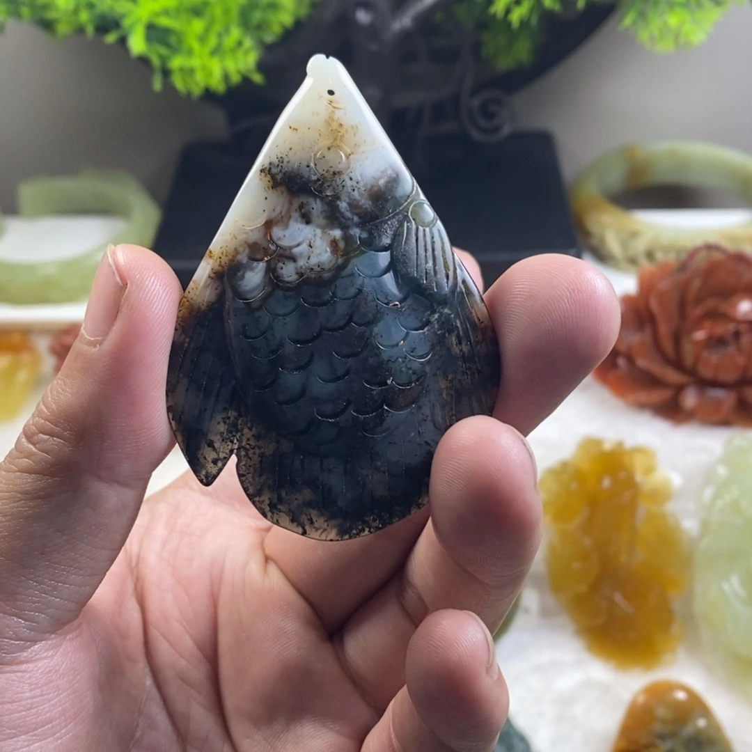 蛇纹石玉未镶嵌颈饰