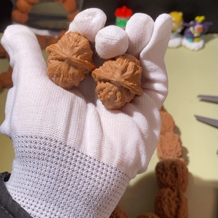 文玩核桃手串……12