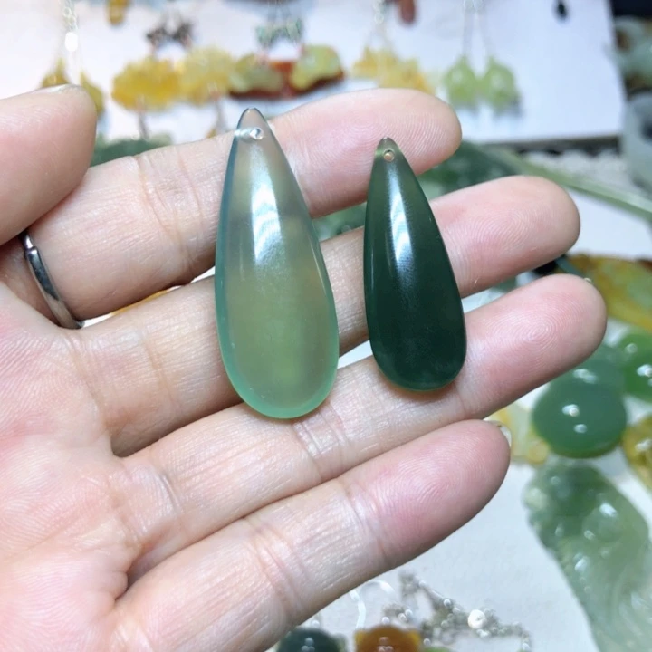 【闪购商品】蛇纹石玉耳环未镶嵌青*