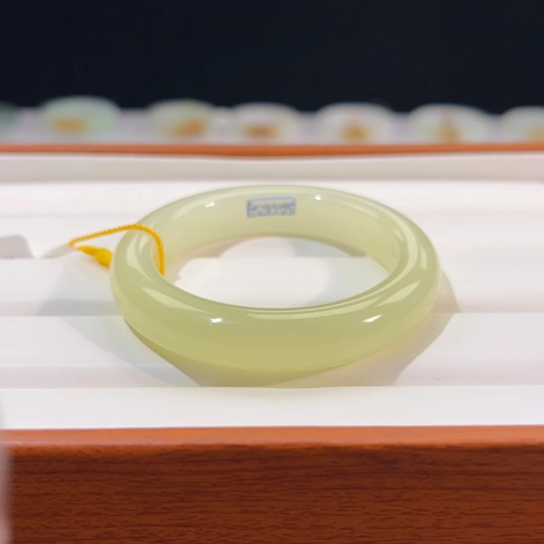 和田玉手镯未镶嵌  【黄口渐变柠檬黄】