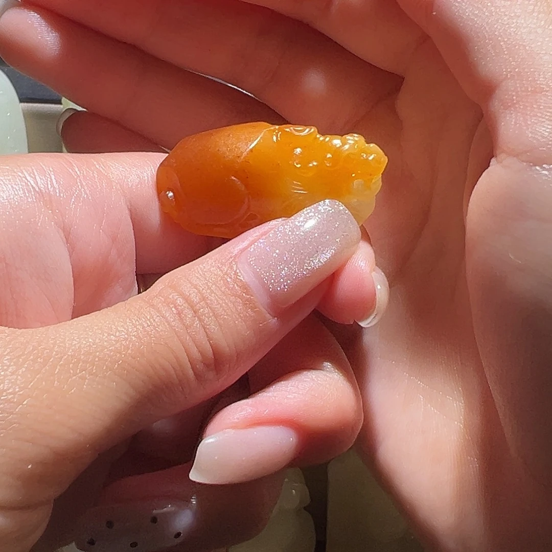 薛***梁和田玉未镶嵌颈饰