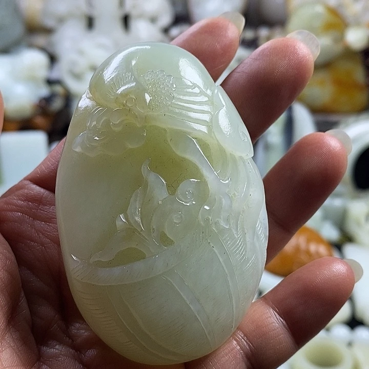 和田玉未镶嵌把件