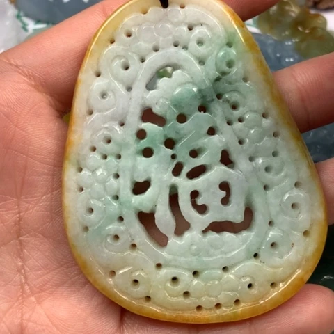 翡翠颈饰未镶嵌翡翠