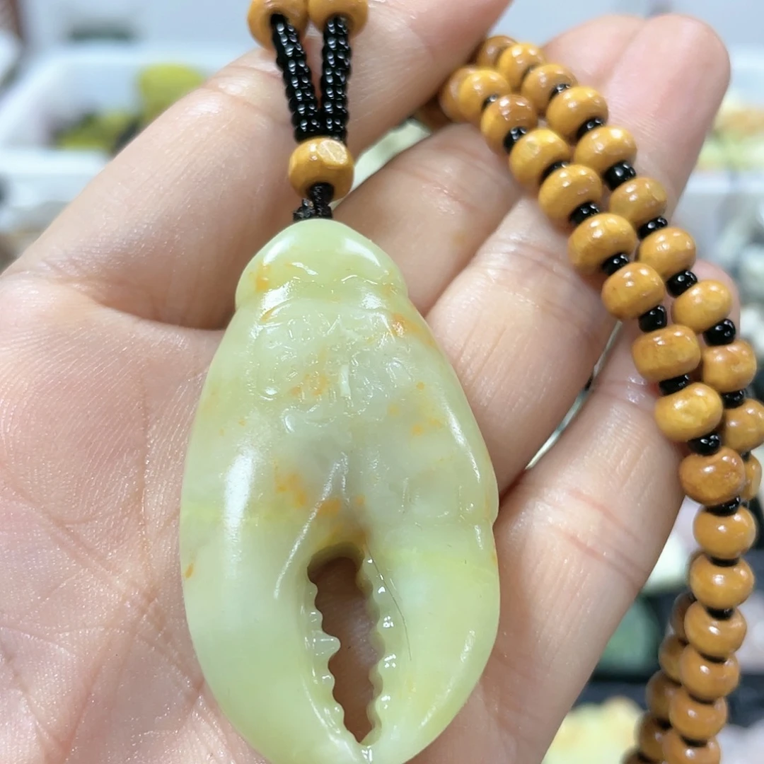 蛇纹石玉颈饰合金