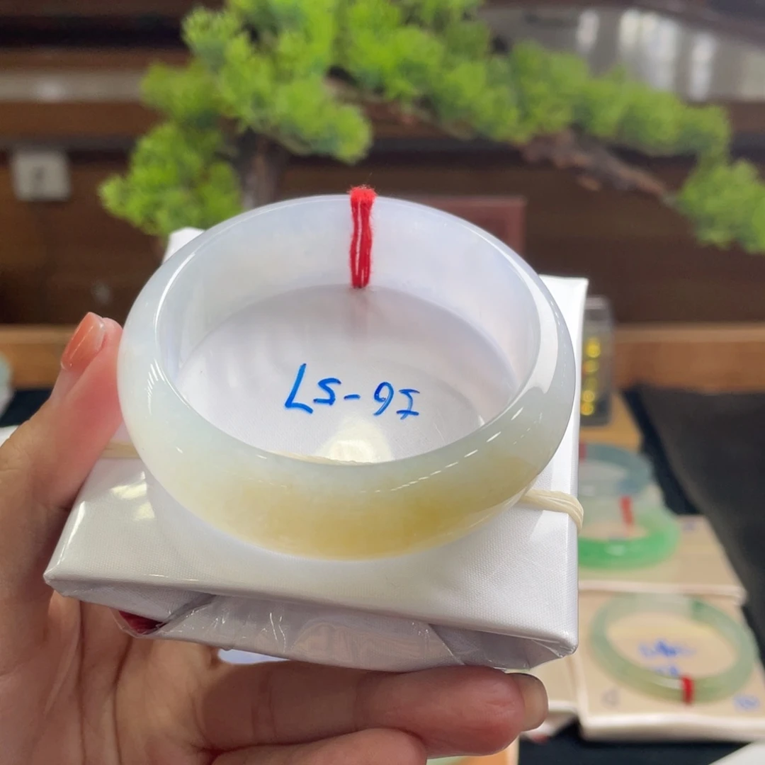 翡翠手镯未镶嵌56.5 轮胎