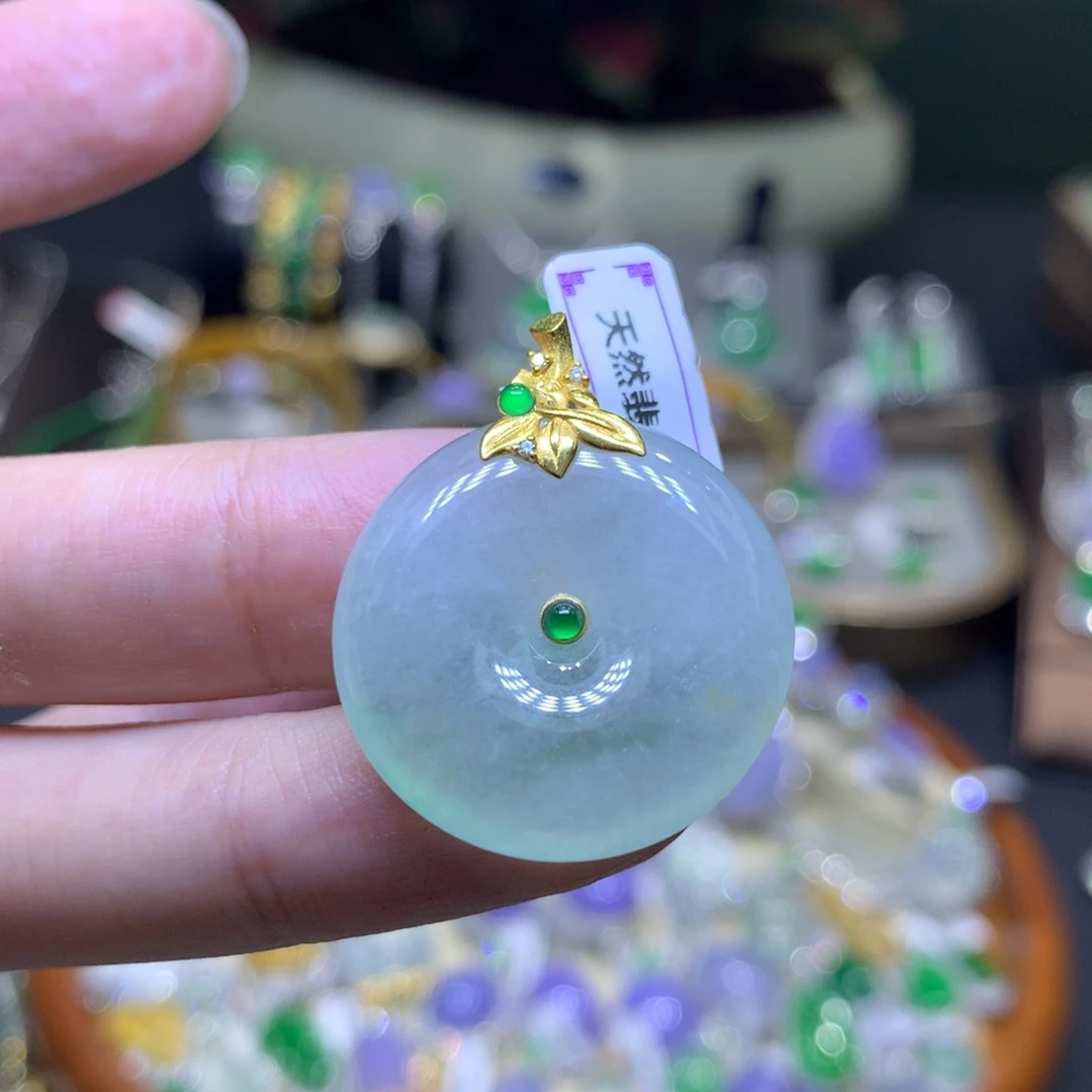 颈饰18K金镶嵌翡翠