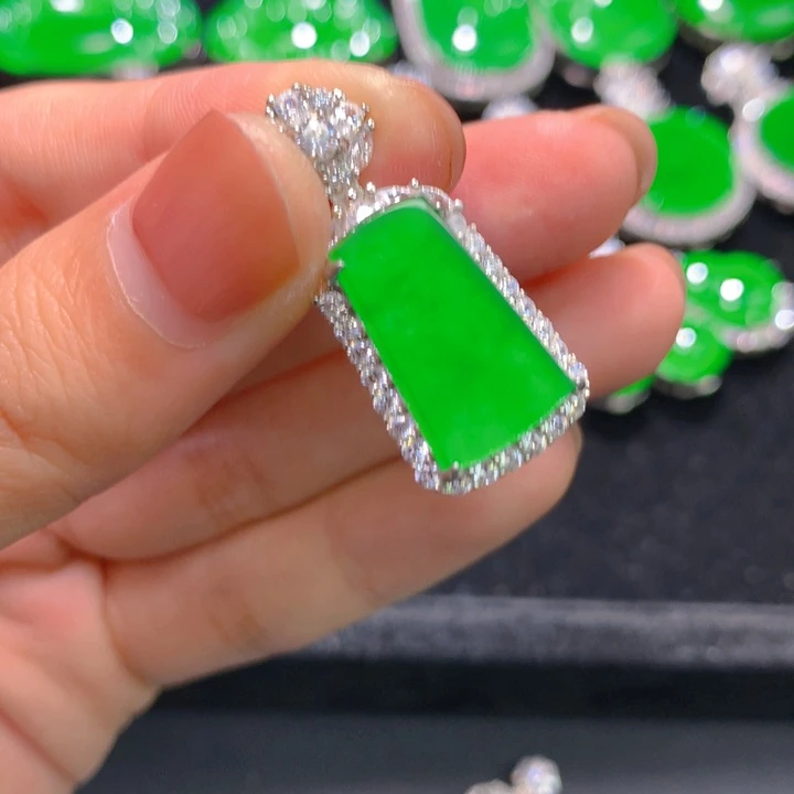 翡翠银S925镶嵌颈饰一个